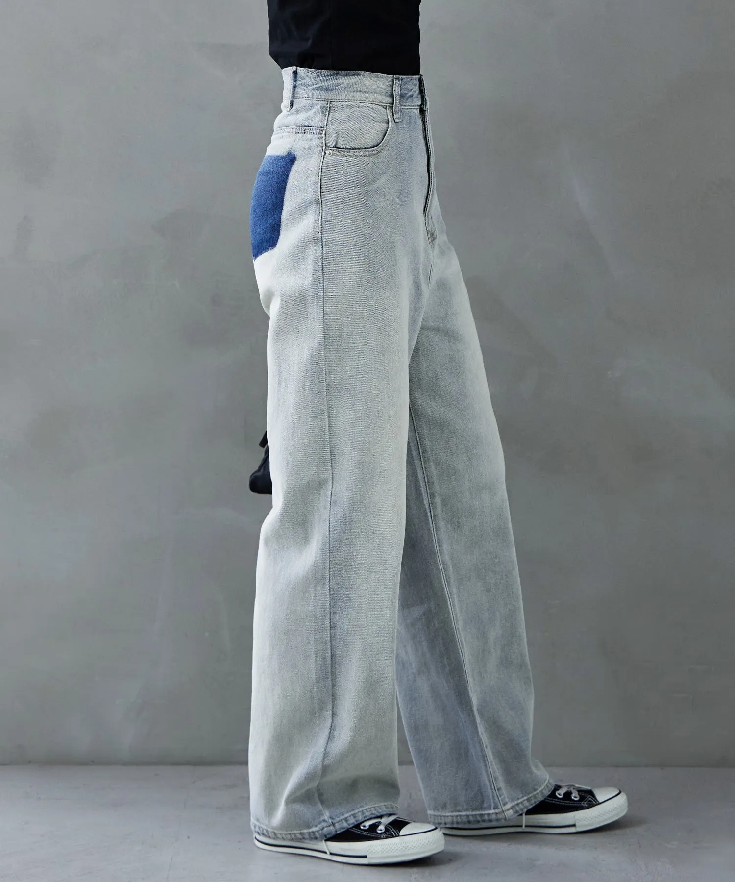 Back pocket design straight denim