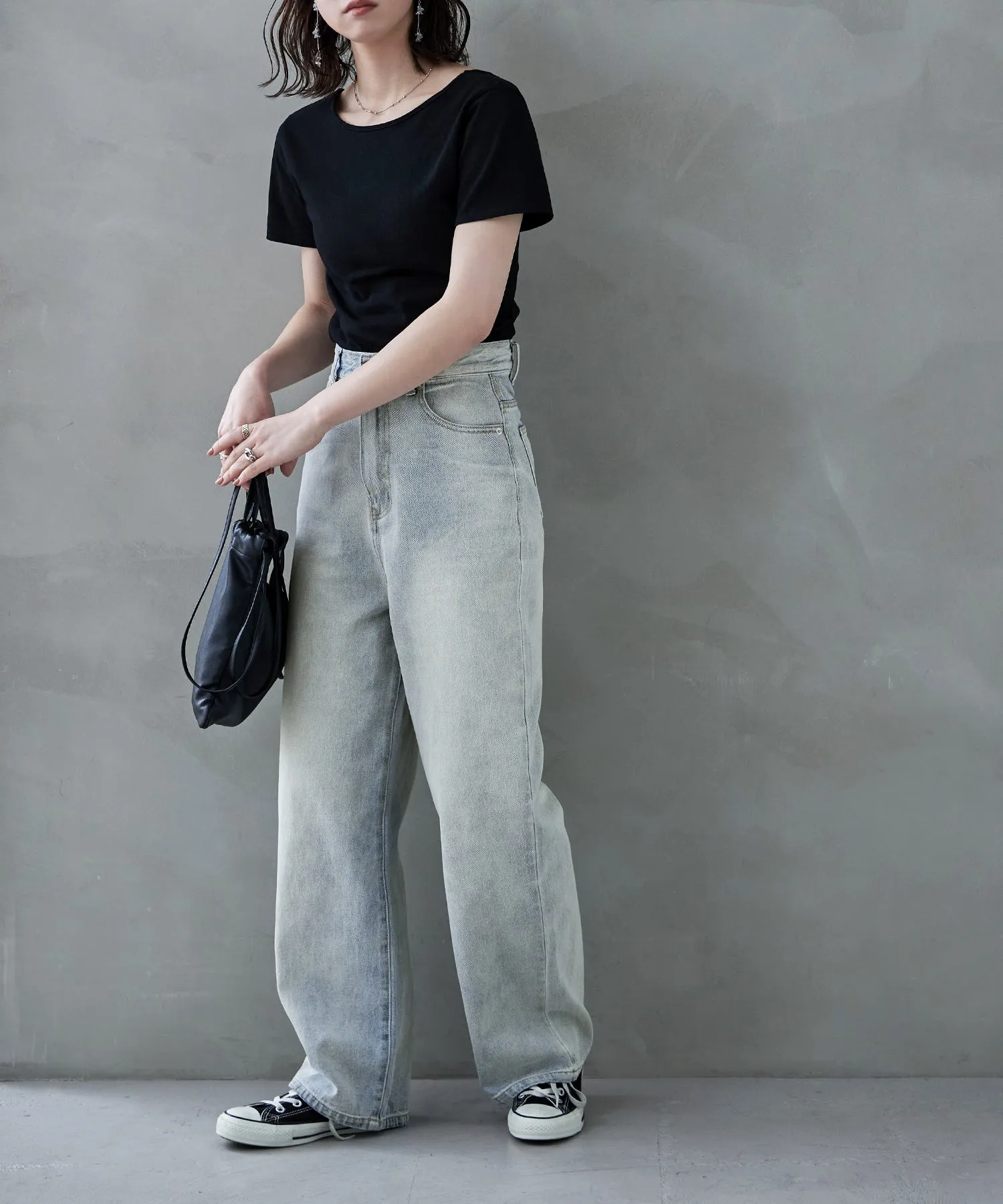 Back pocket design straight denim