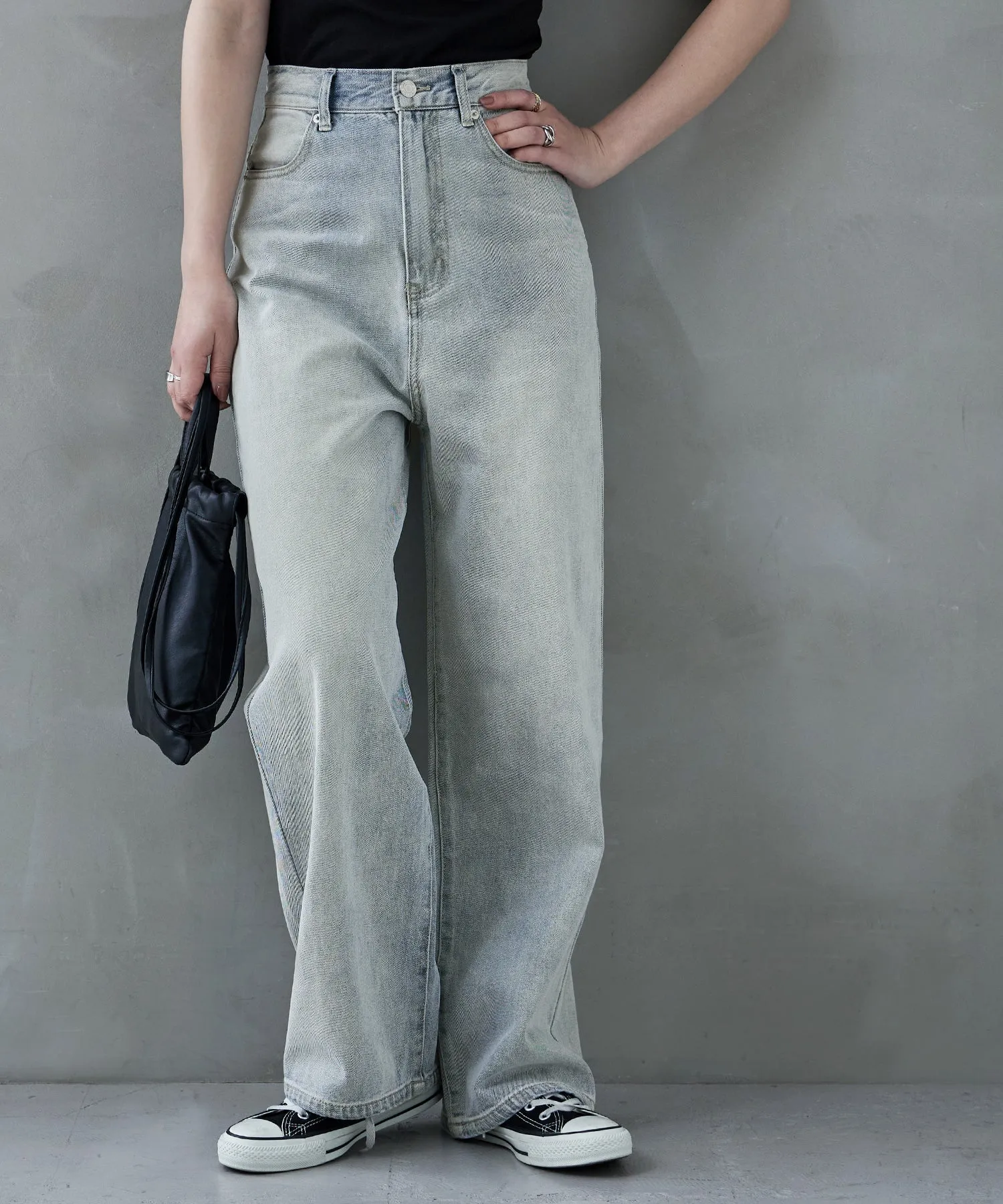 Back pocket design straight denim