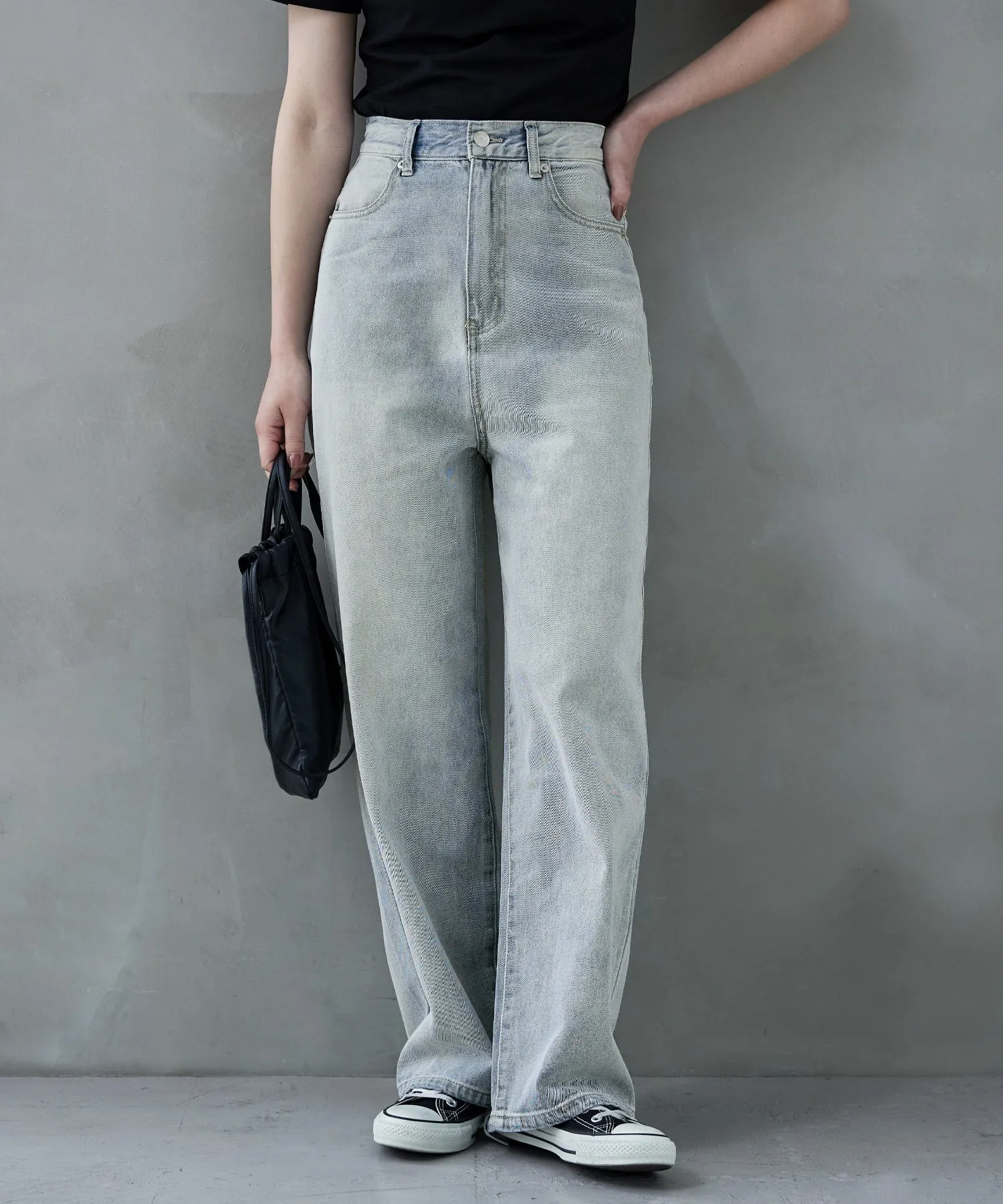 Back pocket design straight denim