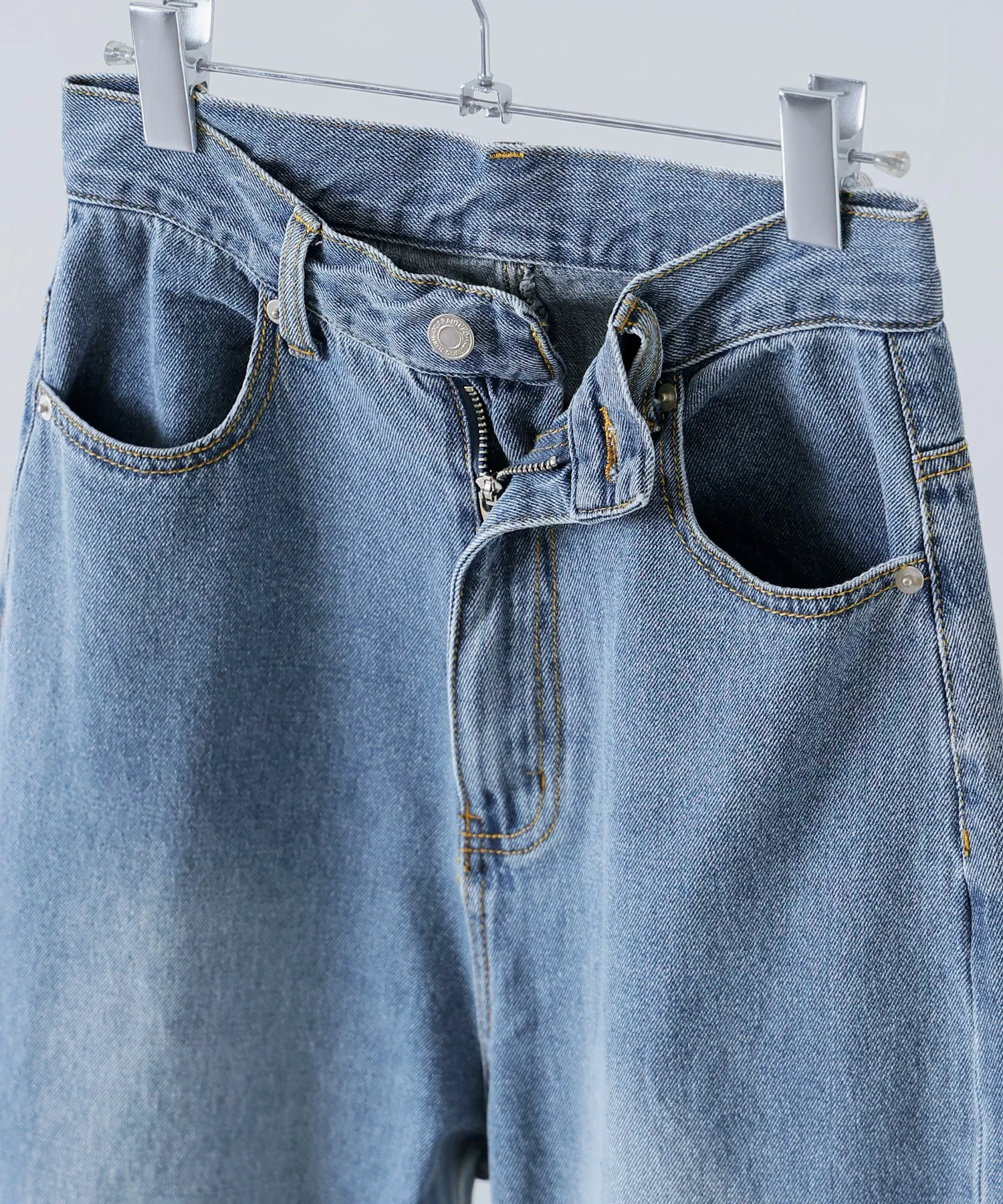 Back pocket design straight denim