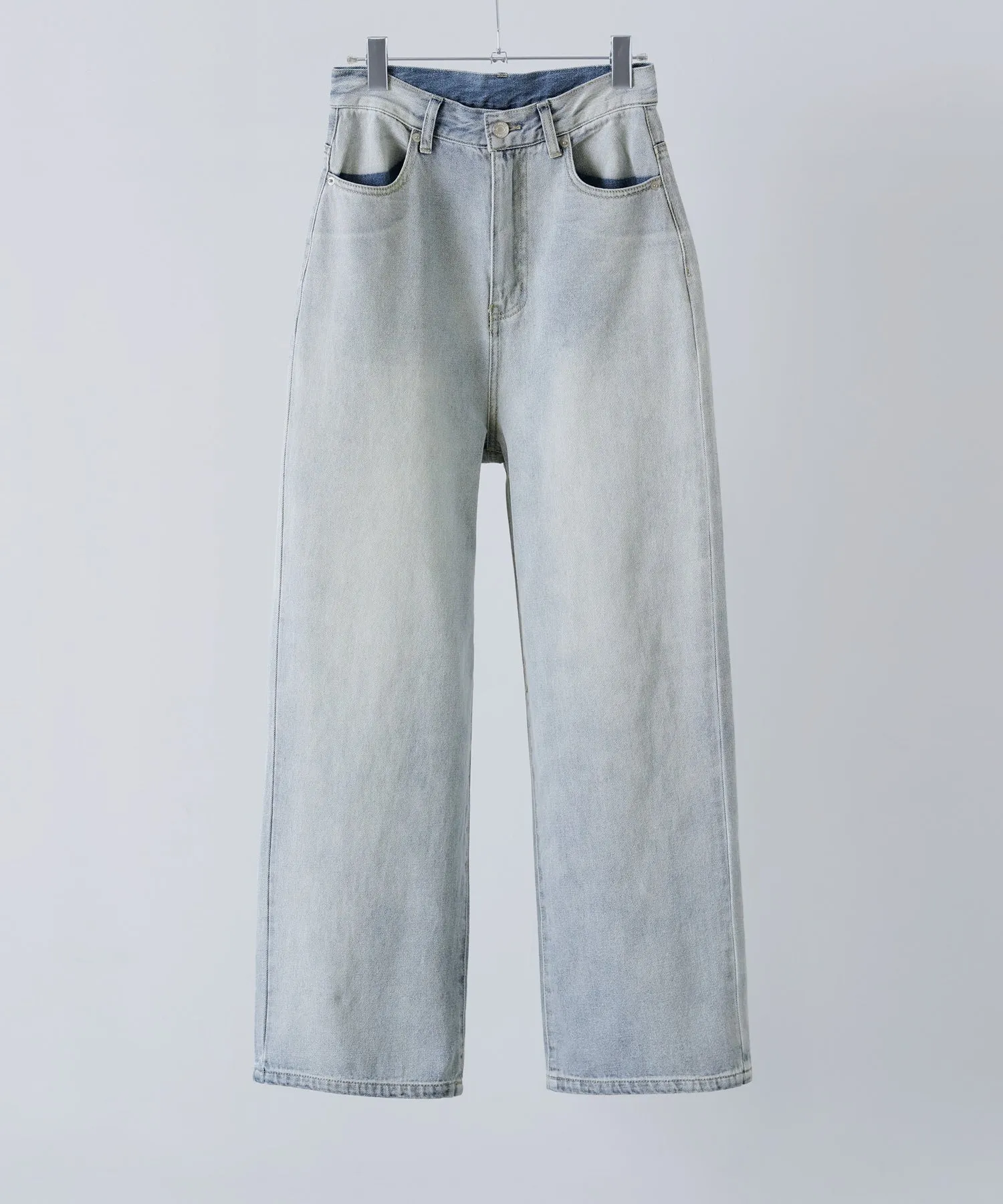 Back pocket design straight denim