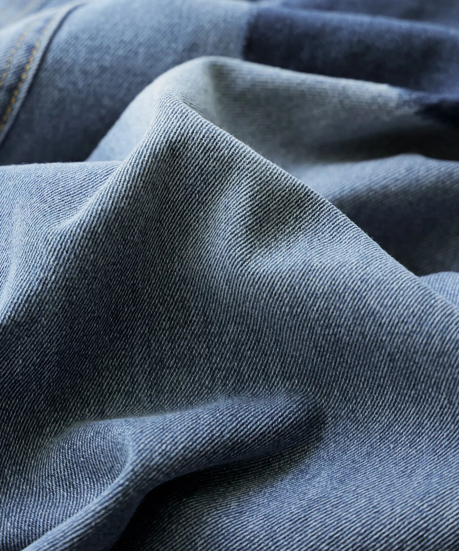 Back pocket design straight denim