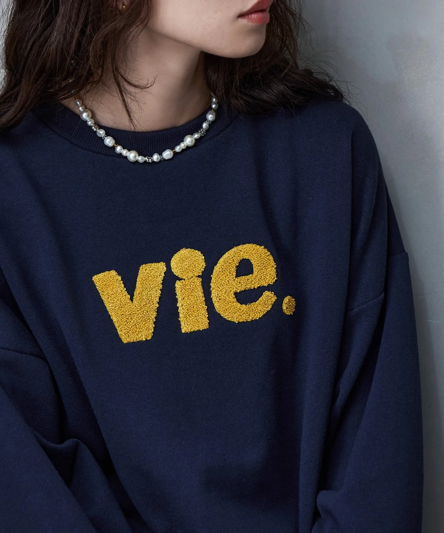 Chenille design fleece sweatshirt