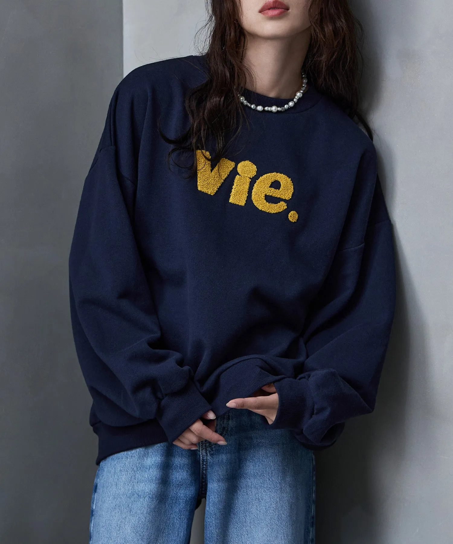 Chenille design fleece sweatshirt