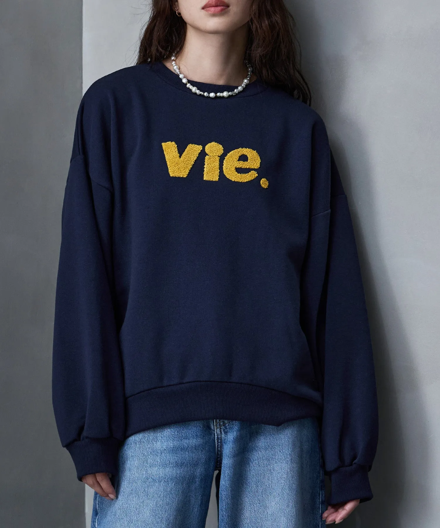 Chenille design fleece sweatshirt