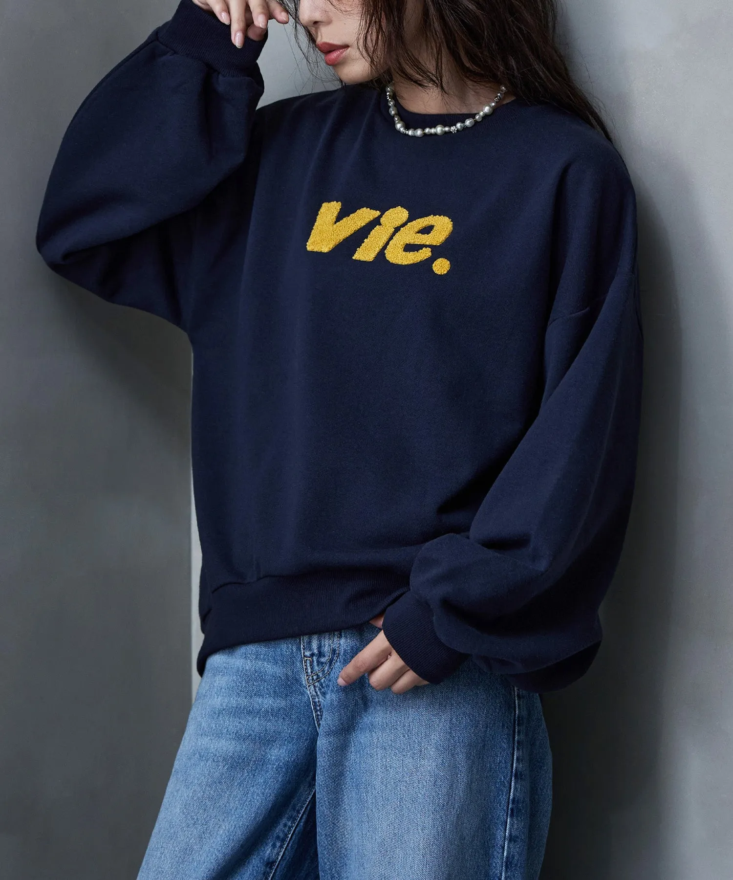 Chenille design fleece sweatshirt