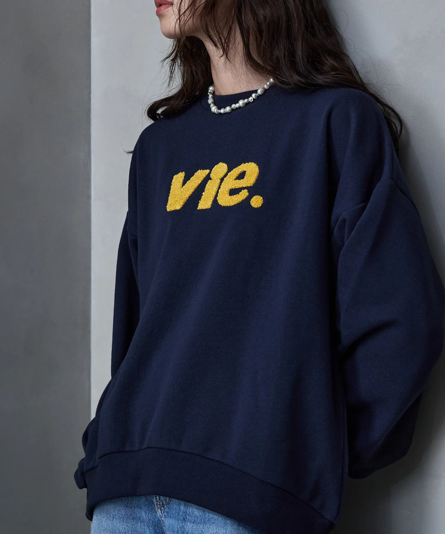Chenille design fleece sweatshirt
