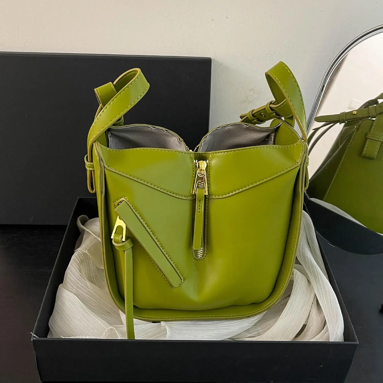 Designer Leather Shoulder Bag with Gold Zipper Details,Open Bucket Handbag Dumpling type