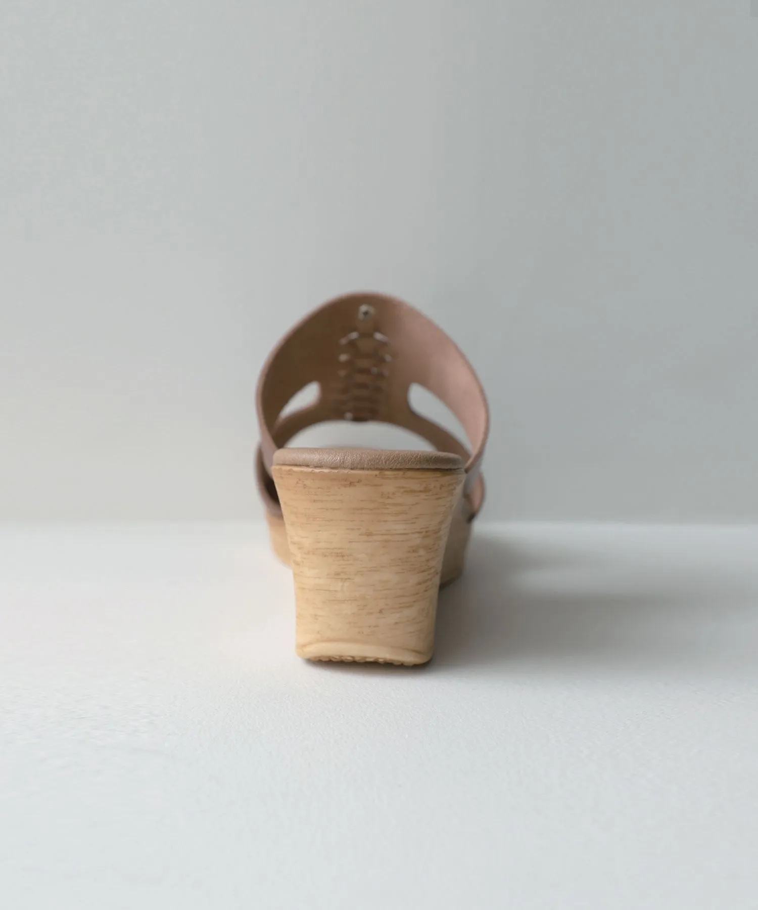Front design sandal