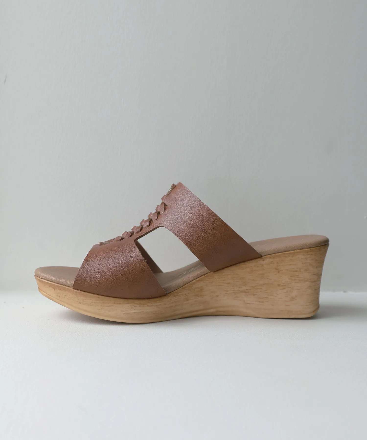 Front design sandal