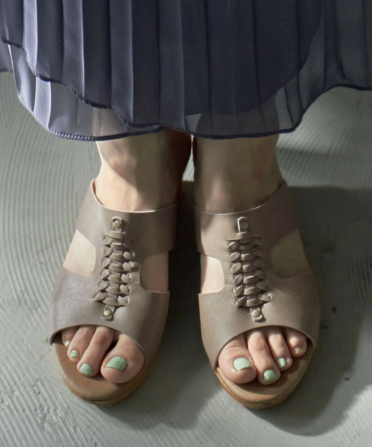 Front design sandal