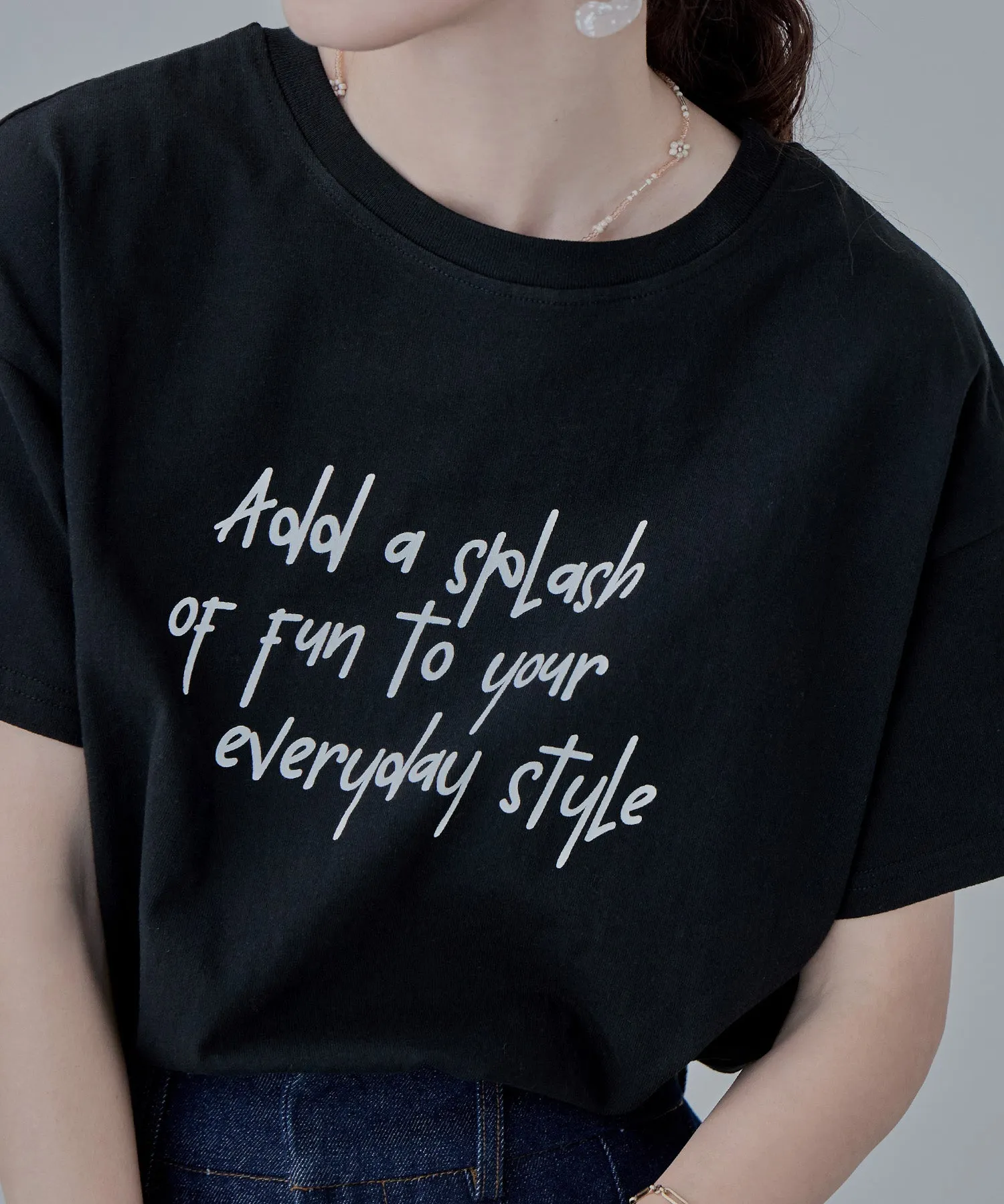Script logo design mid Tee