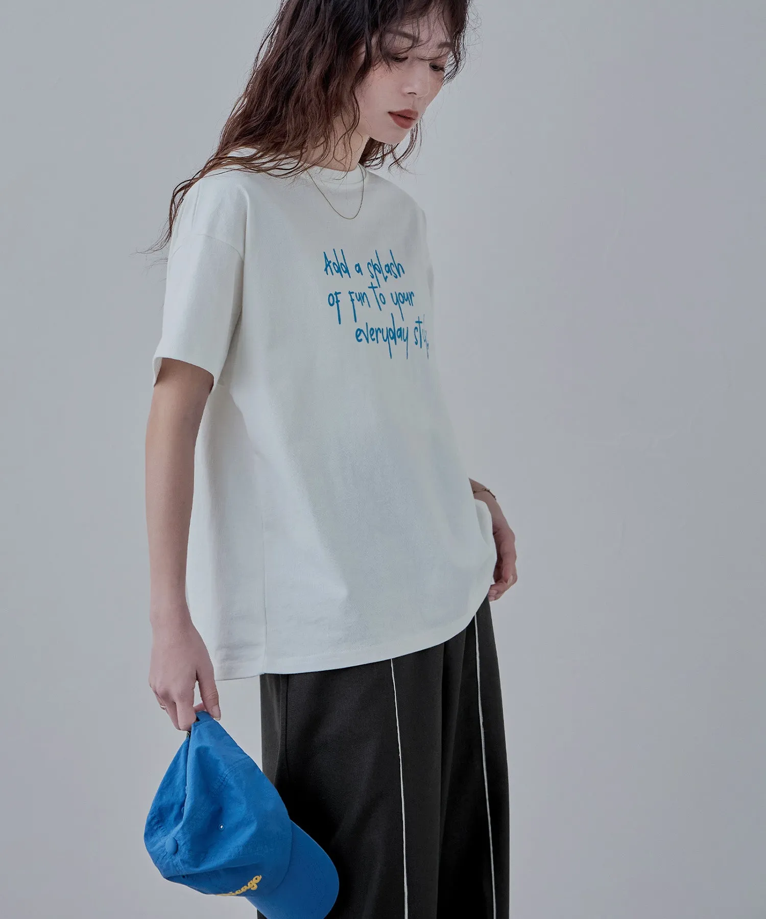 Script logo design mid Tee