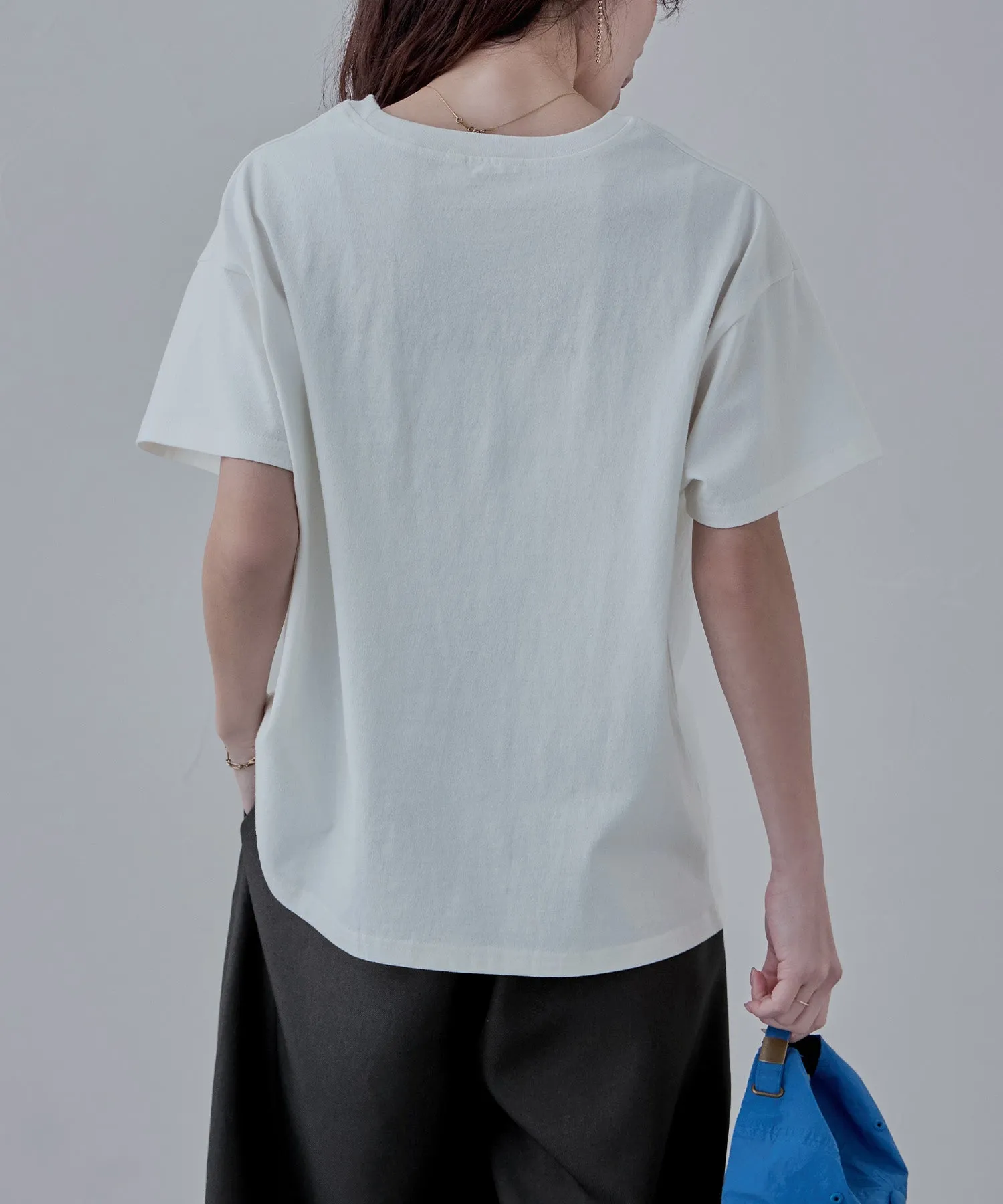 Script logo design mid Tee