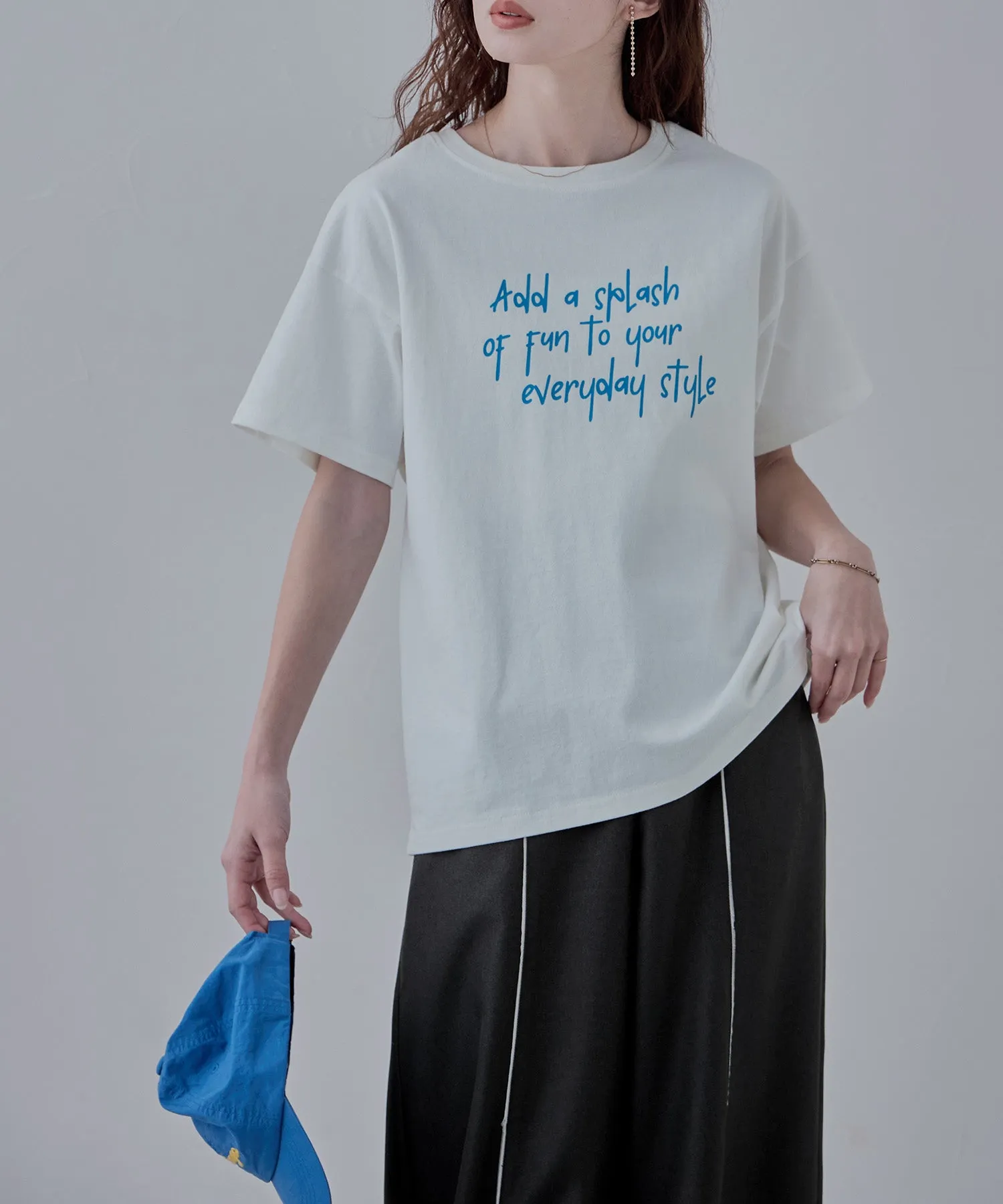 Script logo design mid Tee