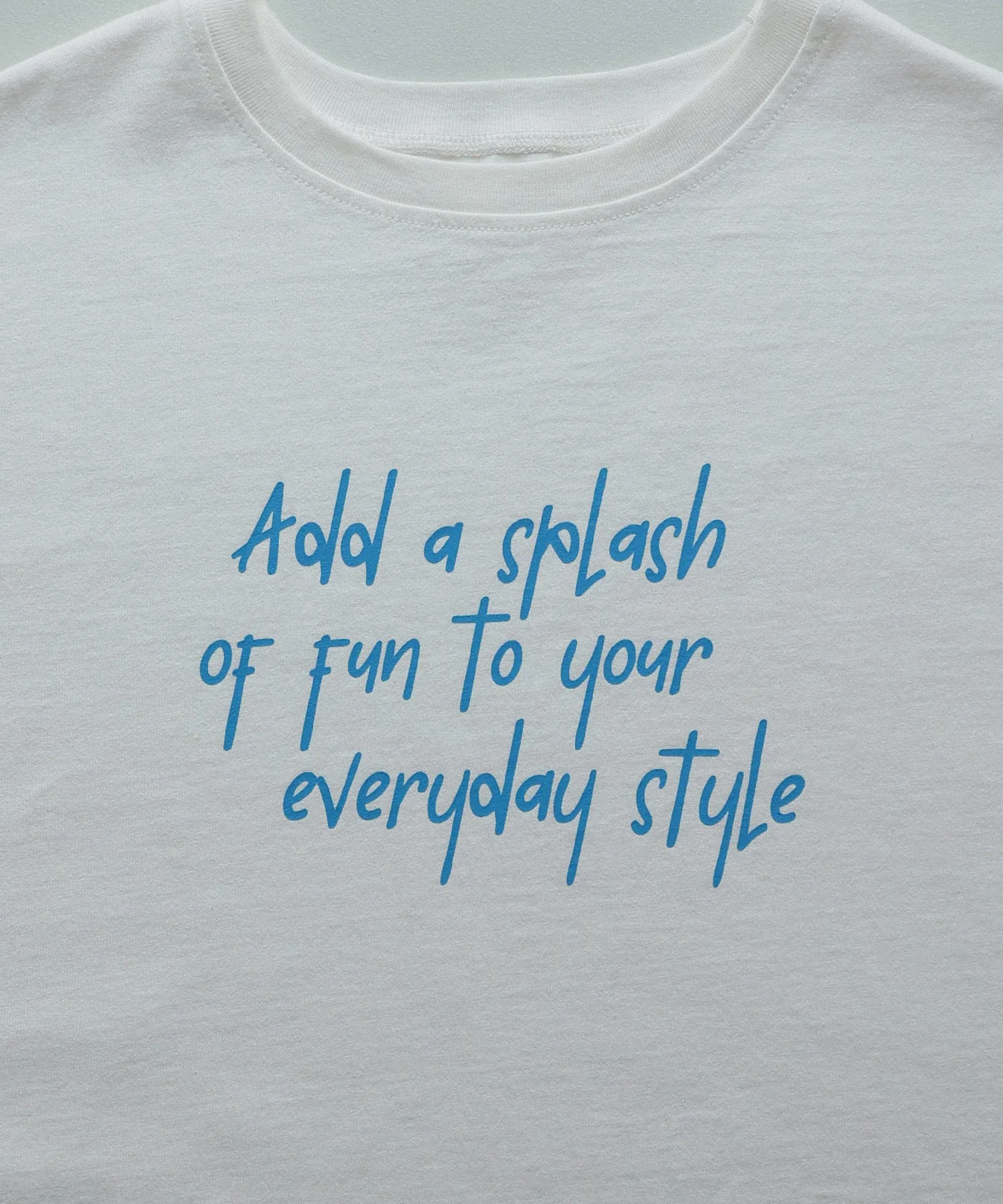 Script logo design mid Tee