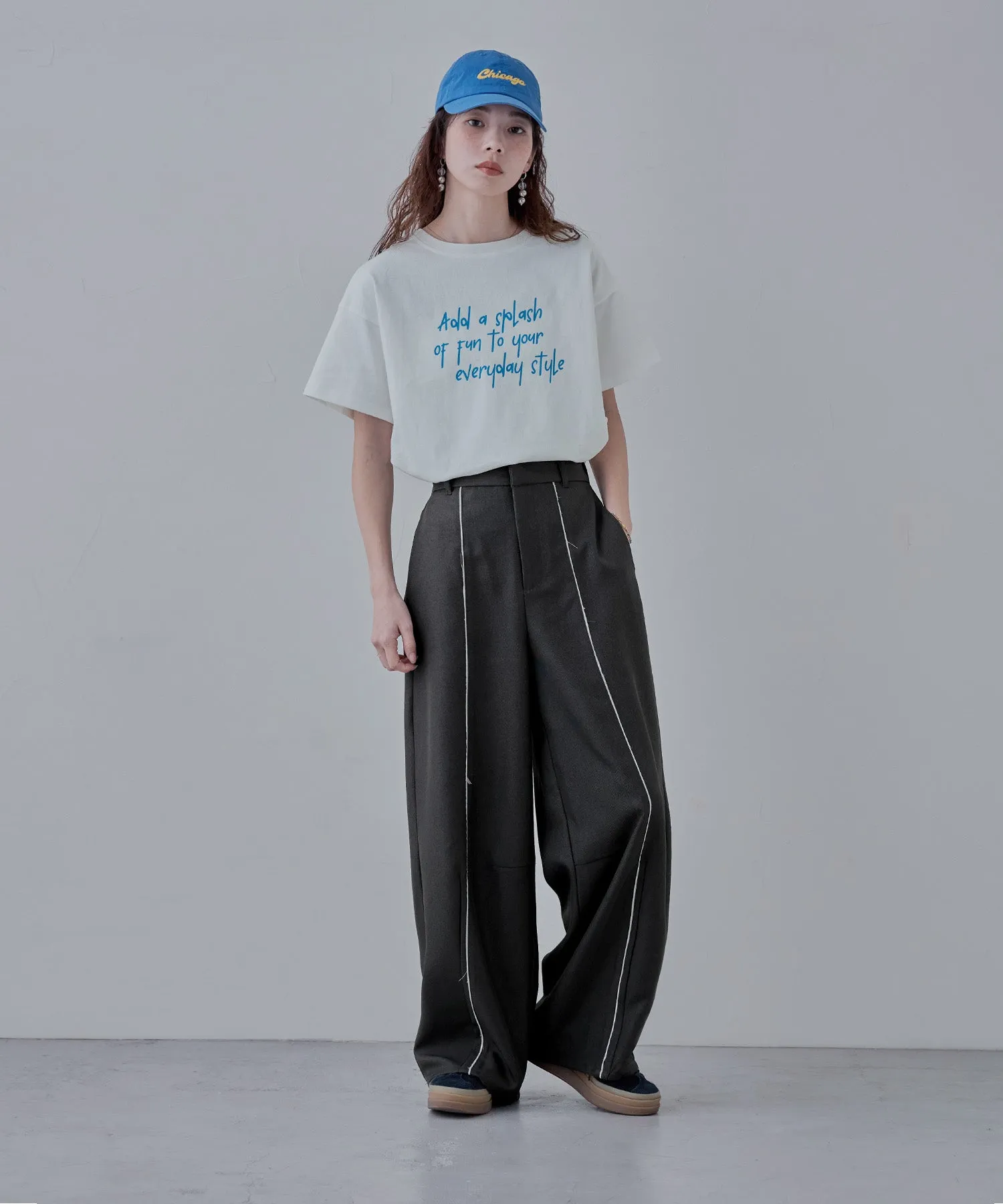 Script logo design mid Tee