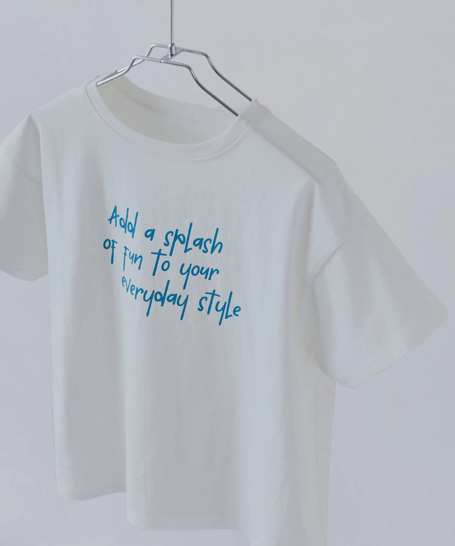 Script logo design mid Tee