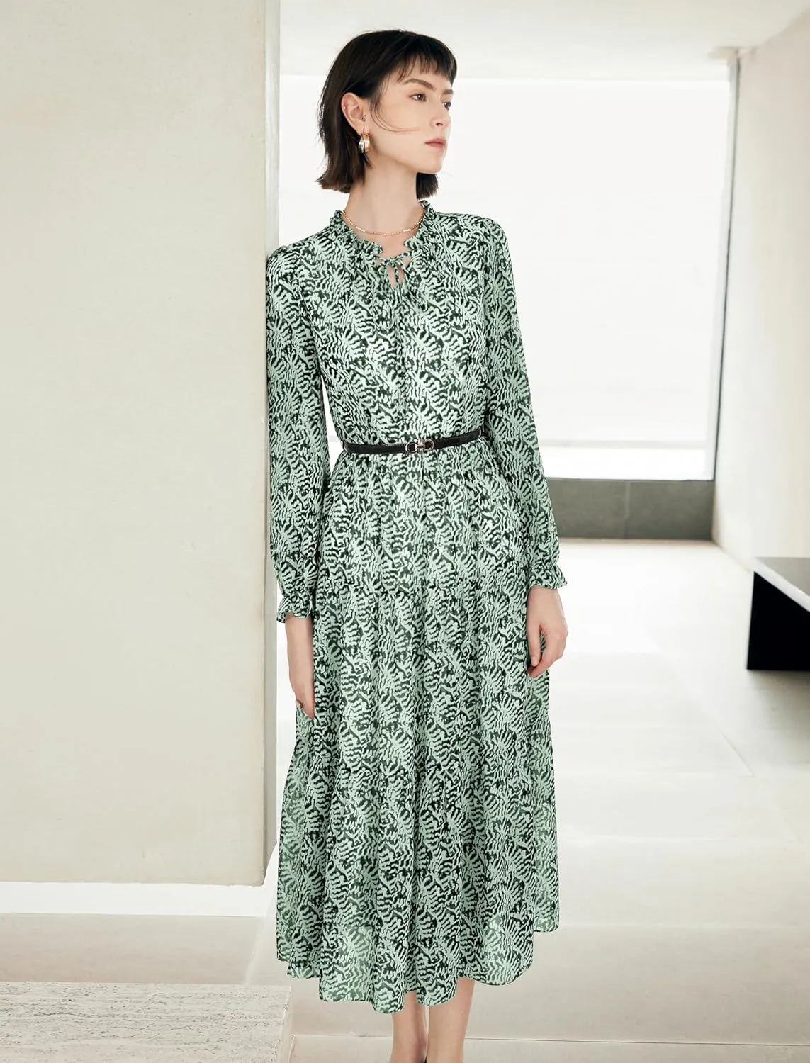 Women's Vintage Floral Print Long Sleeve Dress with Lace Collar and V-Neck Design Mid-Length A-Line Dress